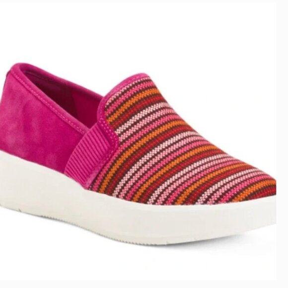 NEW Clarks Layton Petal 9W WIDE Slip On Comfort Sneakers fuchsia Pink - Picture 1 of 8